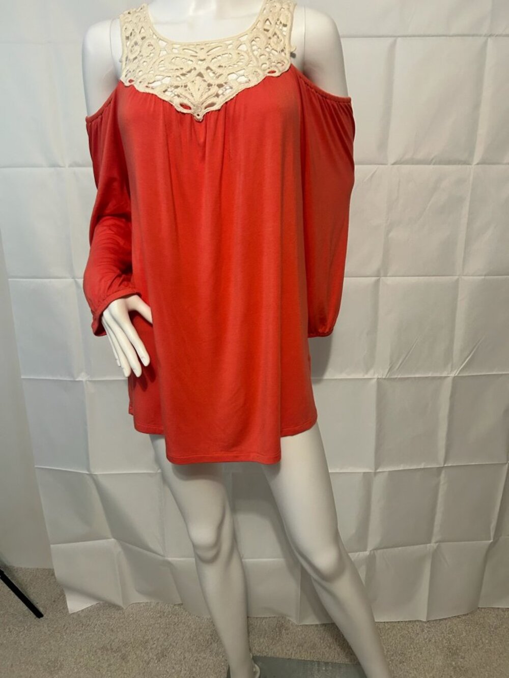 Signature Studio Coral Lace Yoke Blouse Size Small Stretch Viscose Top